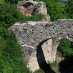 Ruiny zamku w Ossolinie, most zamkowy (fot. R. Herman)